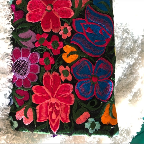 Floral oversize clutch bag 9 1/2” x 7” - Picture 3 of 7